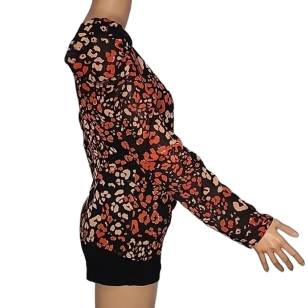 Astr the Label Size Small Holiday Party Wrap‎ Leopard Print Long Sleeve Blouse